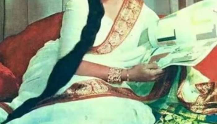 why meena kumari used to hide her left hand during shooting