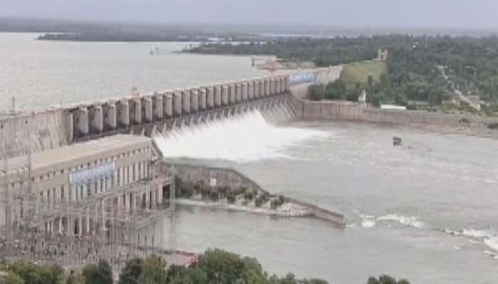 कोल्हापूरच्या बॉर्डरवर असलेल्या अलमट्टी धरणातून 3 लाख क्युसेक पाण्याचा विसर्ग; सांगली डेंजरझोनमध्ये