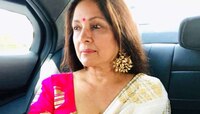 ­सह-कलाकाराला KISS केल्यानंतर नीना गुप्तानं डेटॉलनं केल्या गुळण्या! म्हणाल्या 'मला म
