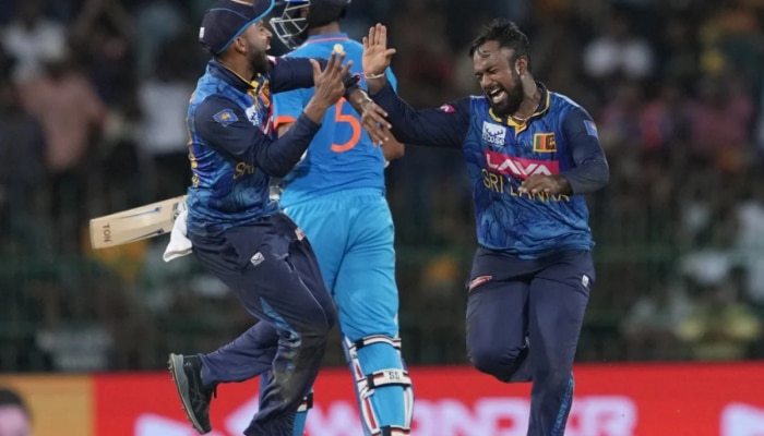 IND vs SL 2nd ODI : श्रीलंकेचा &#039;वन मॅन शो&#039;, जेफ्री वेंडरसेसमोर टीम इंडियाची फजिती, हातातली मॅच गमावली