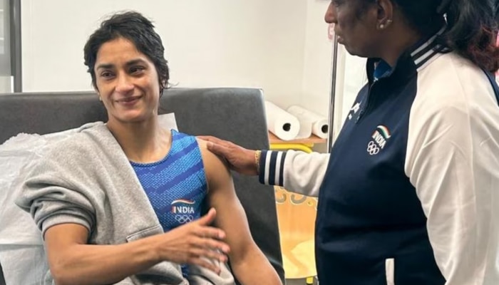 Vinesh Phogat: कापलेले केस, पाणावलेले डोळे आणि सलाईन...; रूग्णालयाच्या बेडवरून विनेशचा पहिला फोटो!