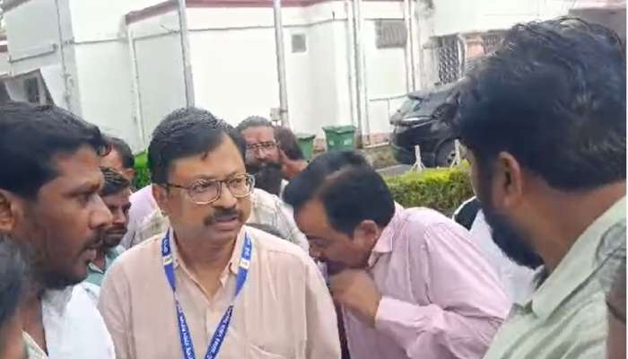 बच्चू कडू संतापले, अधिकाऱ्याच्या लगावली कानशिलात