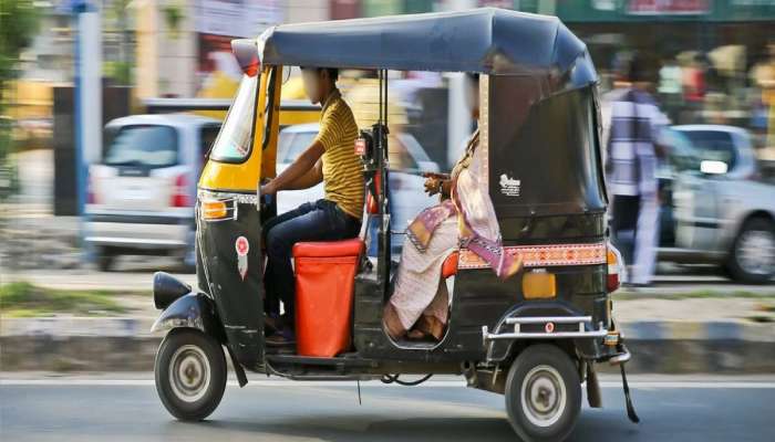 &#039;कोलकातातल्या डॉक्टरसारखं तुझ्याबरोबर करेन&#039;  रिक्षा चालकाची विद्यार्थिनीला धमकी... Video