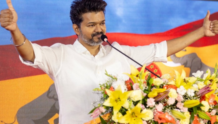 कोट्यावधींचं घर, आलिशान गाड्या; राजकारणात एन्ट्री करणाऱ्या Thalapathy Vijay ची संपत्ती किती?