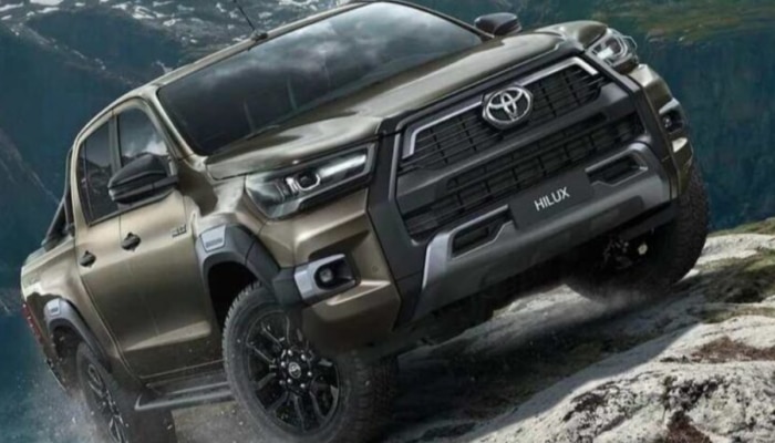 Toyota ची धमाकेदार ऑफर! स्वस्त केल्या आपल्या कार, &#039;या&#039; कारवर तब्बल 5 लाखांची सूट