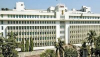 महाराष्ट्रातील लाखो सरकारी कर्मचाऱ्यांसाठी Good News!  सुदारित पेन्शन योजना मंजूर