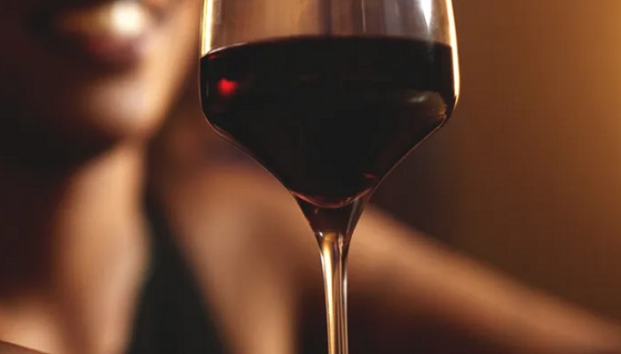 red wine, Benefits of red wine, red wine benefits, red wine for women health, red wine for skin care, red wine for digestion, red wine for blood sugar, red wine for skin, red wine for heart, रेड वाईन, मराठी बातम्या, lifestyle 