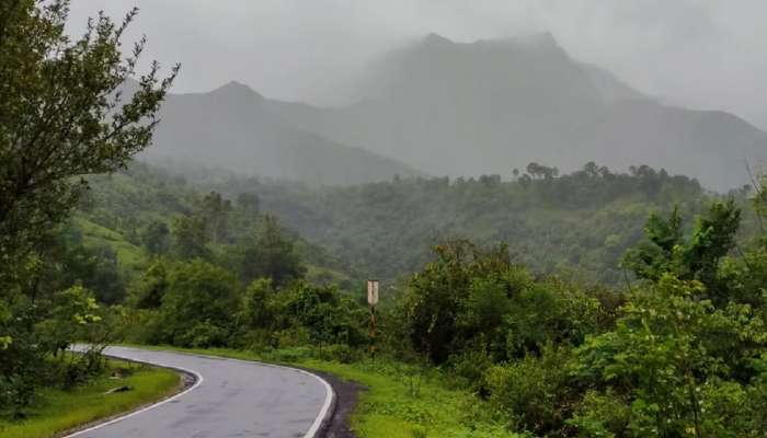 महाराष्ट्रातील एकमेव गाव जिथं पहायला मिळतो काश्मिरसारखा नजारा! वर्षातून 3 महिने धुक्यात गायब असतं