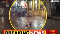 उत्तर प्रदेशात मद्यधुंद तरुण रस्त्यावर खुर्ची टाकून बसला, ट्रकने दिली धडक