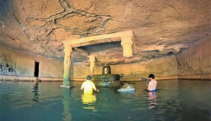 जगाच्या विनाशाचे संकेत देणार महाराष्ट्रातील रहस्यमयी शिव मंदिर! तीन खांब तुटलेत आता शेवटचा एक खांब तुटला की... 