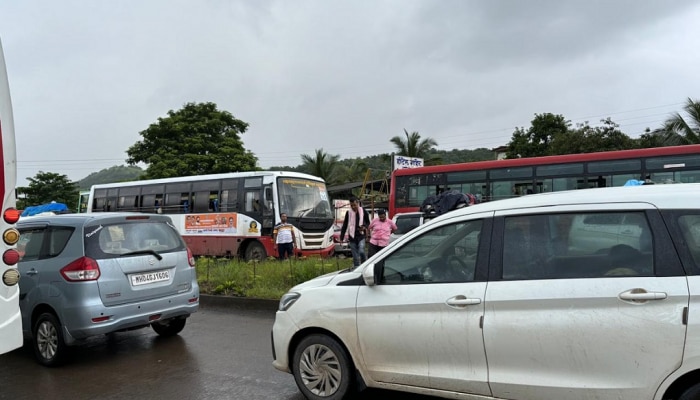 Mumbai goa highway traffic : चाकरमानी निघाले गावाला; मुंबई- गोवा महामार्गावर प्रचंड वाहतूक कोंडी; वाहनांच्या 6-7 किमी रांगा 