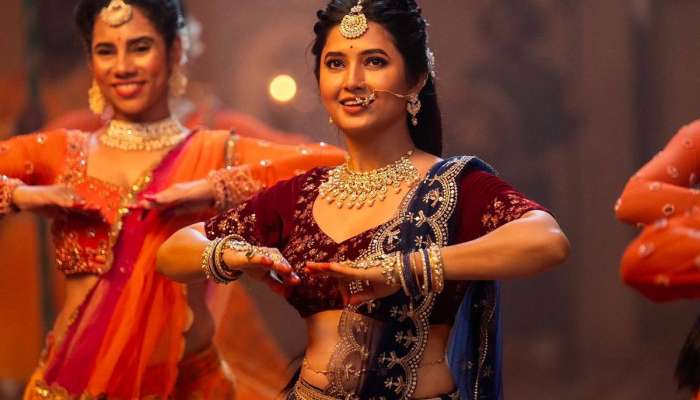  'फुलवंती' चित्रपटातील गाणं प्रदर्शित, प्राजक्ता माळीच्या वेगळ्या लुकची जोरदार चर्चा