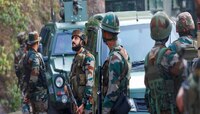 पुन्हा पर्यटक, सामाजिक कार्यकर्ते निशाण्यावर? निवडणुकीवर दहशतवादाचं सावट