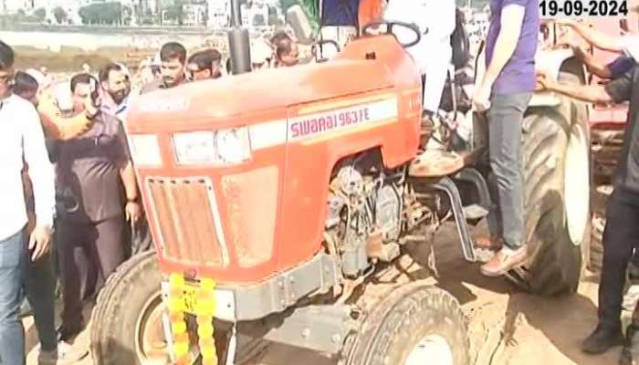 CM Eknath Shinde Drive Tractor In Cleanliness Drive At Girgaum Chowpatty