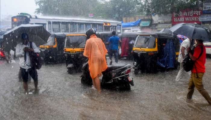 &#039;मुख्यमंत्र्यांनी म्हटलं यंदा कुठेच पाणी तुंबलं नाही आणि 2 तासातच..&#039; आदित्य ठाकरे यांचा टोला