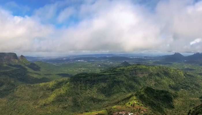 महाराष्ट्रातील एकमेव गाव जिथं पर्यटकांना वाहन घेऊन जाण्यास कायदेशीर बंदी; भारतातील फेमस हिलस्टेशन    