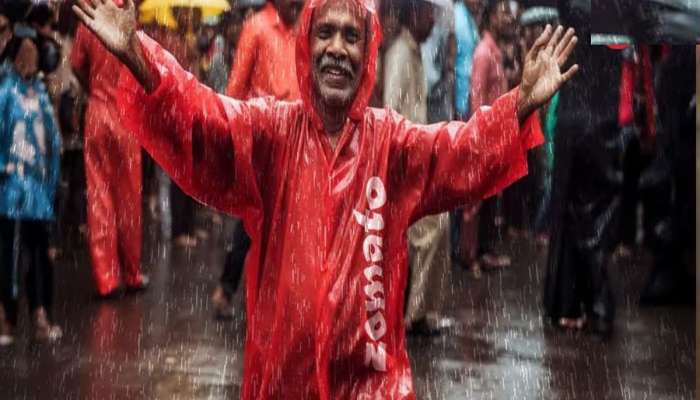 भावा तुझ्या हिमतीला सलाम!  Zomato Delivery Boyचा व्हिडिओ व्हायरल, भर पावसात...