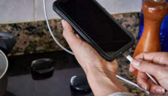 Smartphone charge slowly battery Health Reason Marathi News