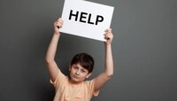 मुलं सतत रडतात आणि चिडचिड करतात? 'ही' लक्षणे Mental Healthशी निगडीत? असं करा मुलांना