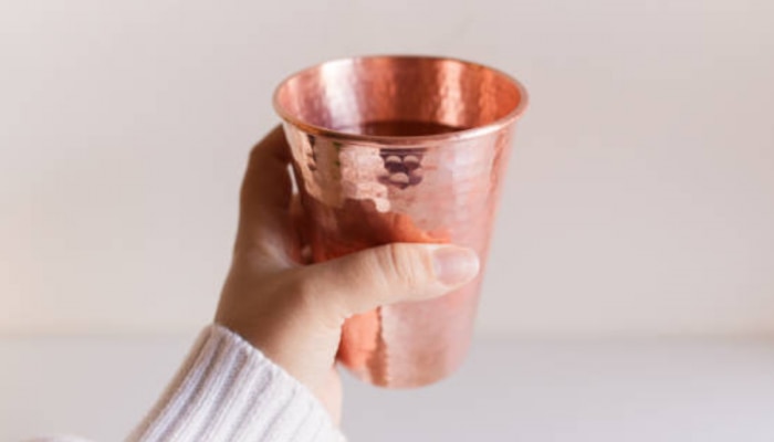 Copper Vessel Water: तांब्याच्या भांड्यात ठेवलेले पाणी आरोग्यासाठी वरदान! होतील &#039;या&#039; समस्या दूर