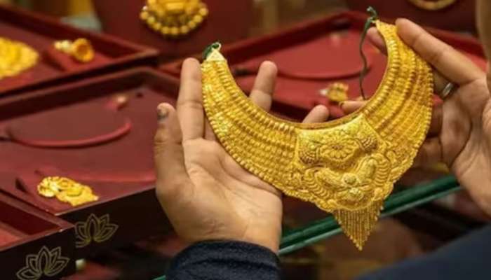 सणासुदीला सोनं झालं स्वस्त , 3 दिवसांत 1100 रुपयांची घट; 18,22,24 कॅरेटचा भाव जाणून घ्या