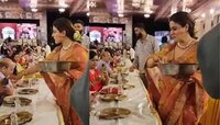 दुर्गा पुजेच्या मंडपात खाता खाता पंगतीत वाढणाऱ्या काजोलचा हा Video पाहून भक्त संतापल