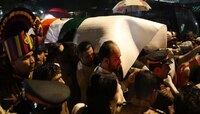 बाबा सिद्दीकी यांच्यावर मरीन लाईन्सच्या बडा कब्रस्तानमध्ये दफनविधी