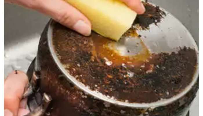 how to clean burnt vessel, burnt vessel cleaning tips, hacks to clean a burnt vessel, burnt utensils easy hacks, Burnt Utensils,home tips,Cleaning Tips, utensils,utensils,utensli kaise karein saaf,jale bartan ke nishaan kaise hatayein,vinegar,pyaz ka chilka,Baking soda, home tips, how to clean burnt bartan, What is the trick for cleaning a burnt pan, Bartano Se Daag Kaise Hataye, How do you clean a badly burnt stainless steel pan, How do you remove black stains from Kadai, agar bartan jal jaye to kya karen,