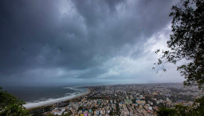 Weather News : बापरे! अद्याप ओसरलं नाही &#039;दाना&#039; चक्रीवादळाचं सावट? महाराष्ट्रातील थंडीवर होणार परिणाम? 