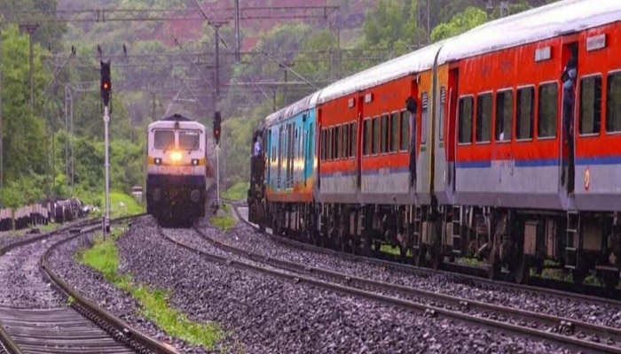 Indian Railway : रेल्वेतून प्रवास करताना फटाके सोबत नेता येतात का? 