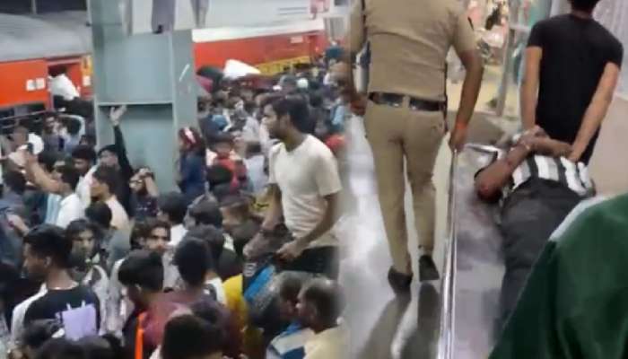 Video: वांद्रे टर्मिनसवर चेंगराचेंगरी; अनेक प्रवासी जखमी, दोघांची प्रकृती गंभीर