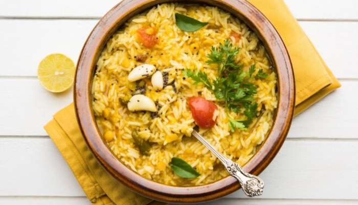 Health Benefits of Khichdi: झटपट होणारी खिचडी आरोग्यासाठी आहे फायदेशीर