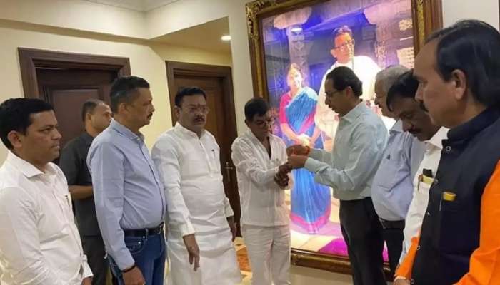 राजकारणात मैत्रीला किंमत नसते!  उद्धव ठाकरेंच्या 'त्या' उमेदवाराला घ्यावा लागला मोठा निर्णय