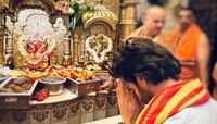 'भूल भुलैया 3' प्रदर्शित होताच कार्तिक आर्यन सिद्धिविनायकाच्या चरणी, पाहा फोटो