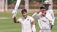 श्रेयस अय्यरने द्विशतक ठोकून मोडले सर्व रेकॉर्डस्