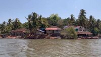 महाराष्ट्रातील एकमेव गाव जिथे घराबाहेर पार्क केलेल्या असतात होड्या; कोकणातील बेट