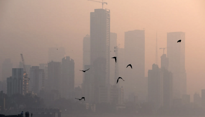 Mumbai AIQ : मुंबई गुदमरतेय! 'या' गर्दीच्या ठिकाणची हवा 'वाईट'; नागरिक घेताहेत आजारपणाचा श्वास 