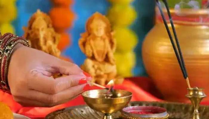 पूजेच्या वेळी अगरबत्ती लावणे शुभ की अशुभ, कोणती वेळ योग्य?