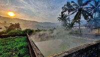 महाराष्ट्रातील विज्ञानाला आव्हान देणारे ठिकाण! जमिनीतून वाहतात गरम पाण्याचे झरे