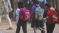 चक्क शाळेच्या विद्यार्थ्यांना Smoking Break! अजब नियम ऐकून तुम्हालाही बसेल धक्का; का