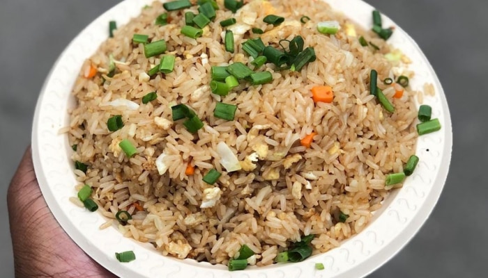 Egg Fried Rice Recipe: घरच्या घरीच बनवा स्ट्रीट स्टाईल एग फ्राइड राईस, नोट करा सोपी रेसिपी 