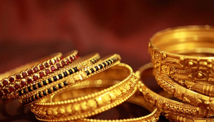 Gold Price Today : शुक्रवारी सोन्याचा दर झाला कमी, खरेदी करण्याची मोठी संधी