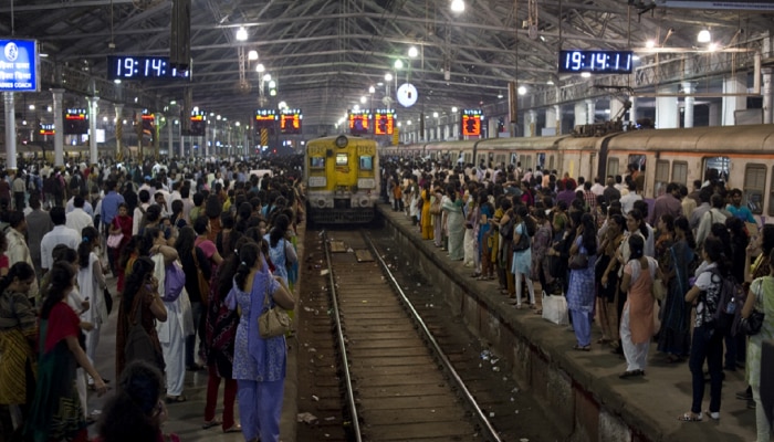 बोंबाबोंब! रविवारी Mumbai Local च्या तिन्ही मार्गांवर मेगाब्लॉक; पाहा वेळापत्रकातील बदल 