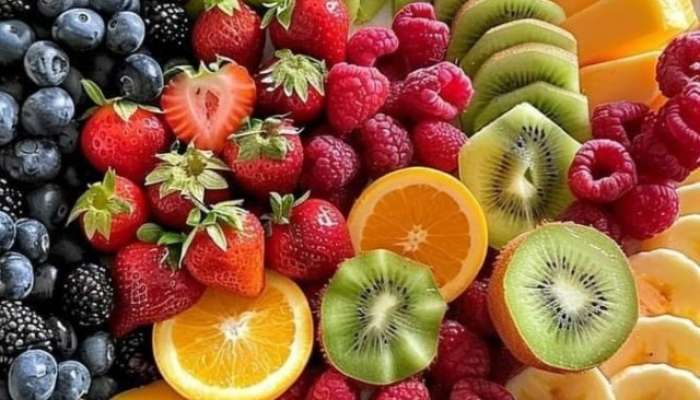 Which fruits should not be eaten on an empty stomach