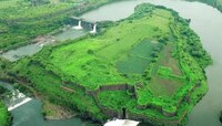 महाराष्ट्रातील सर्वात मोठा किल्ला! किल्ल्यात धरण, धरणात महल आणि तिन्ही बाजुंनी पाणी