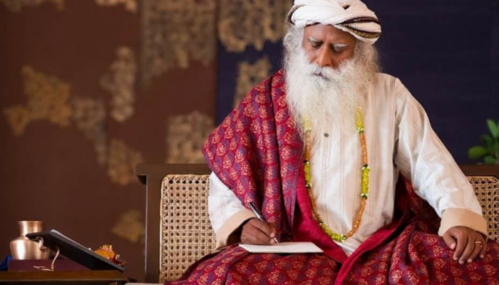 एंझायटीमुळे आयुष्य विस्कटले आहे का? सद्गुरूंचे 'हे' उपाय तुम्हाला शांतता आणि समाधान देतील 