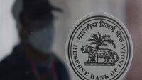 कर्जमाफी, मोफत पैसे वाटप योजना भविष्यासाठी धोकादायक? RBI चिंता व्यक्त करत म्हणाली..