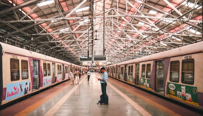 रविवारी Mumbai Local च्या तिन्ही मार्गांवर मेगा ब्लॉक; घराबाहेर पडण्याआधी वाचा A to Z माहिती 