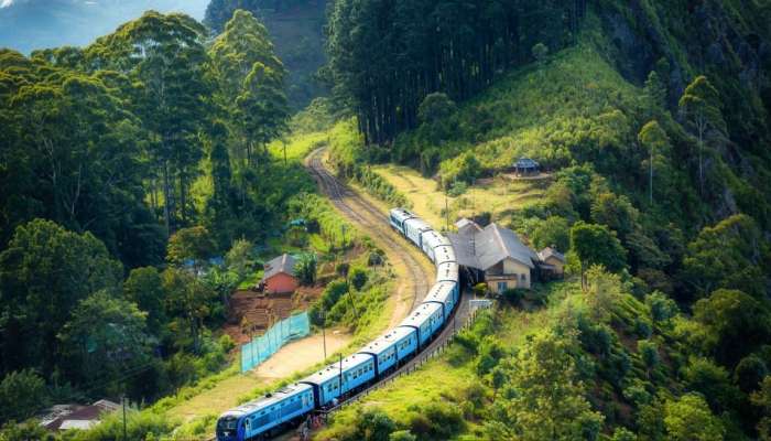 Indian Railway: &#039;या&#039; ट्रेनमध्ये इंजिनच नाही, वेग इतका की राजधानी-शताब्दीला टाकते मागे