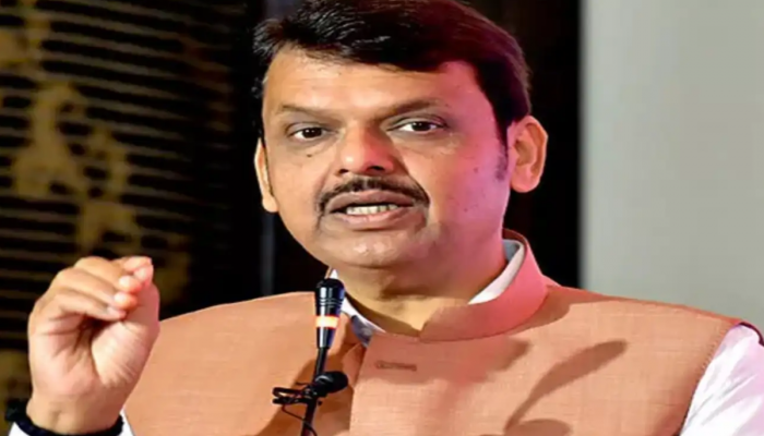 'सोशल मीडियात खोट्या गोष्टी फॉरवर्ड करणाऱ्यांना...' मुख्यमंत्री फडणवीसांचा इशारा